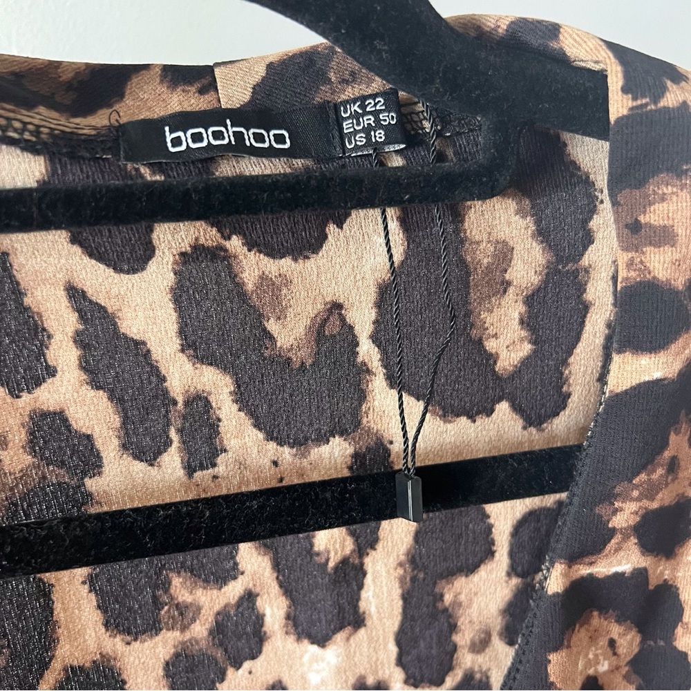 BOOHOO true wrap dress leopard print long sleeves v neck cool fabric curvy style - Picture 3 of 6